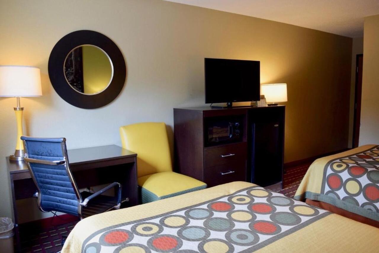 Super 8 By Wyndham Homewood Birmingham Area Bagian luar foto